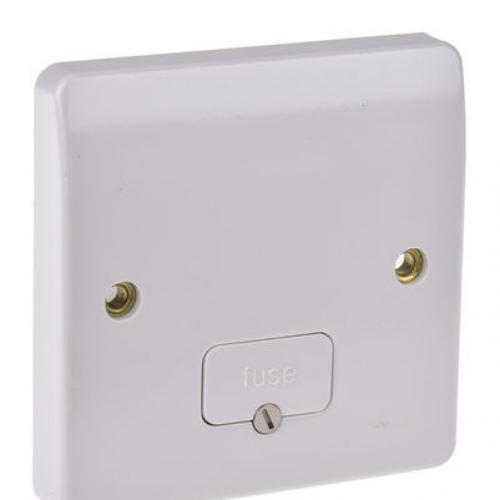MK K337WHI 13A DP unswit. spur c/w base f/outlet