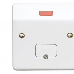 MK K377WHI 13A unsw. spur base f/outlet & neon